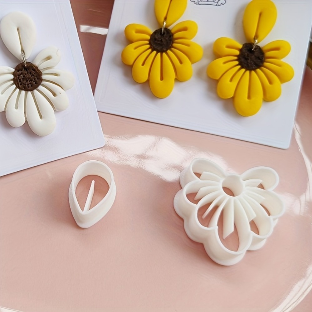 Nail Art Elegant - 2Pcs Elegant Flower-Shaped Polymer Clay Cutters